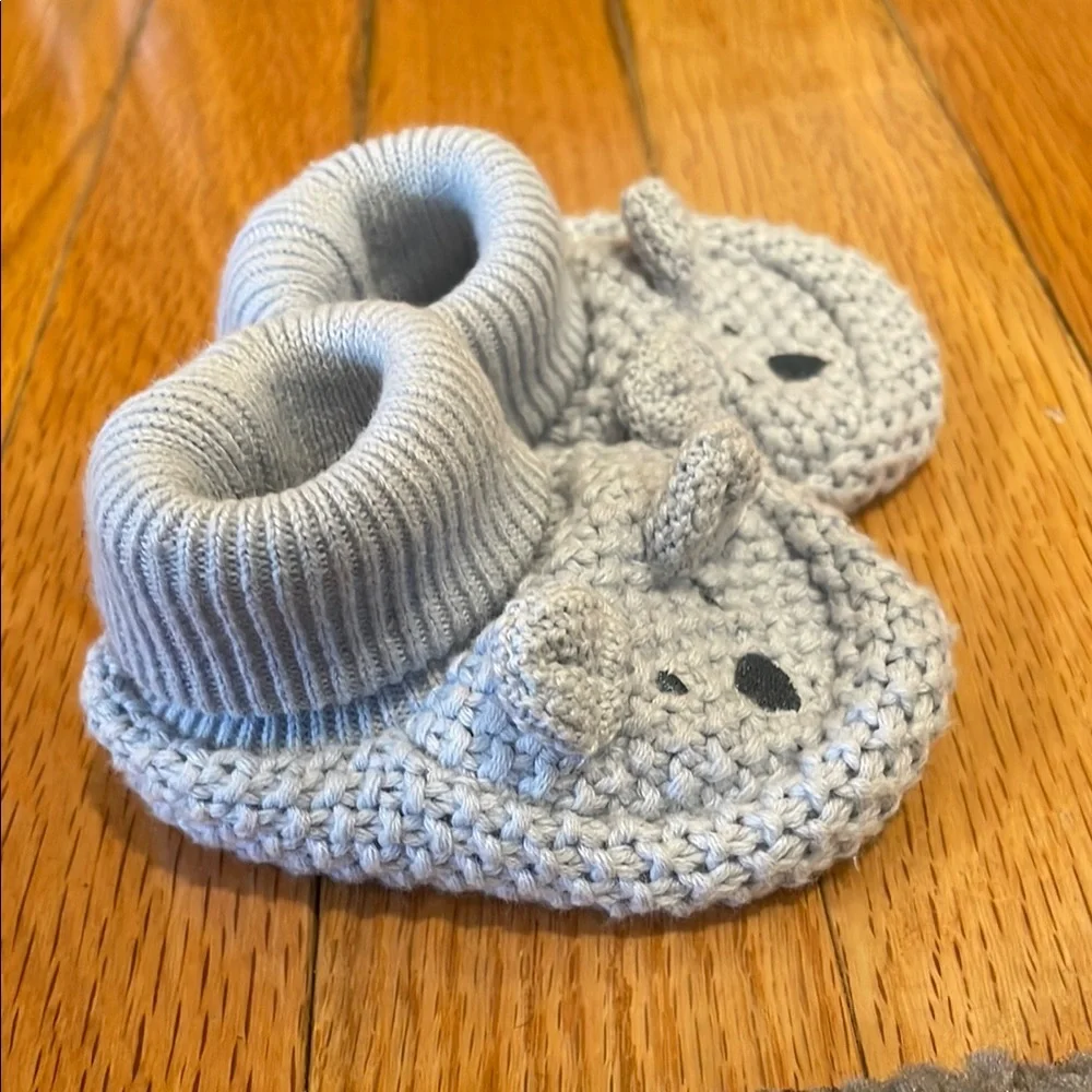 NWOT Adorable Newborn Blue Knit Baby Booties